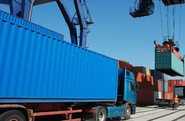 天津港作為中國北方重要的進(jìn)出口口岸，其貨代公司的角色愈發(fā)重要