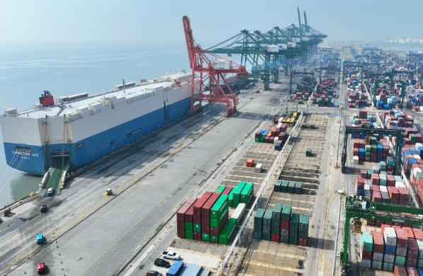 上海物流公司在激烈的市場(chǎng)競(jìng)爭(zhēng)中脫穎而出，贏得了客戶的廣泛贊譽(yù)