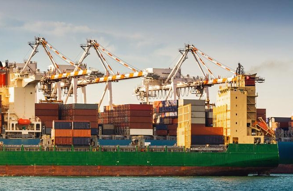 在全球貿(mào)易的浪潮中，美國貨運代理行業(yè)正經(jīng)歷著前所未有的變革