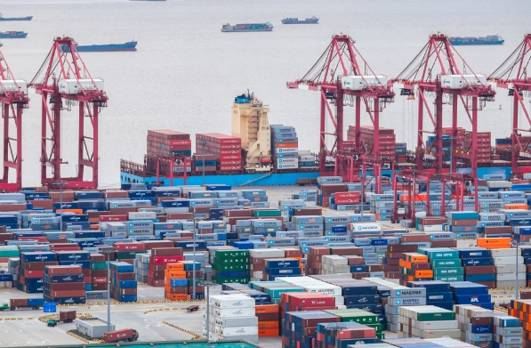 貨代公司為客戶提供專業(yè)的物流服務(wù)，更在無(wú)形中推動(dòng)世界經(jīng)濟(jì)發(fā)展