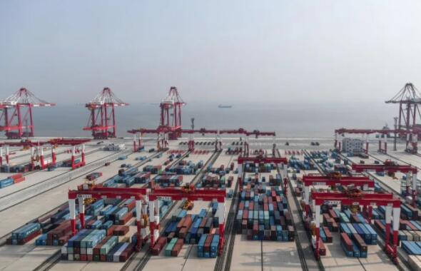 在國際貿易的大舞臺上，貨代公司扮演著多重角色